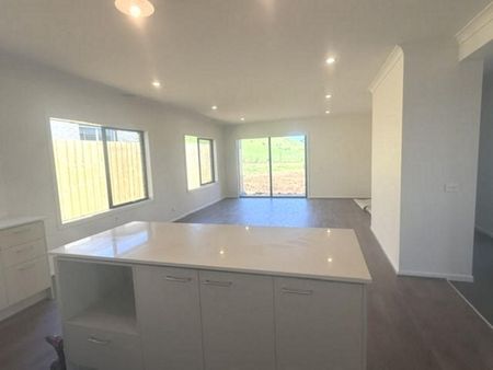 Modern Family Living in Prime Warragul Location! - Photo 2