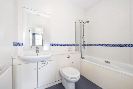 4 bedroom house in South Hampstead - Photo 4