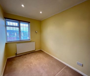 Russet Close, Tongham, Farnham, Surrey, GU10 - Photo 2