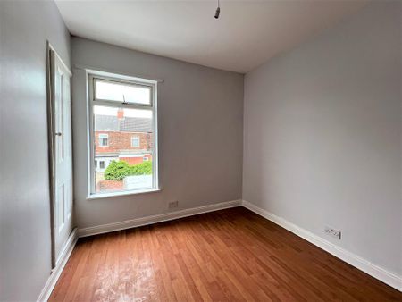 2 bedroom end of terrace house to rent - Photo 4