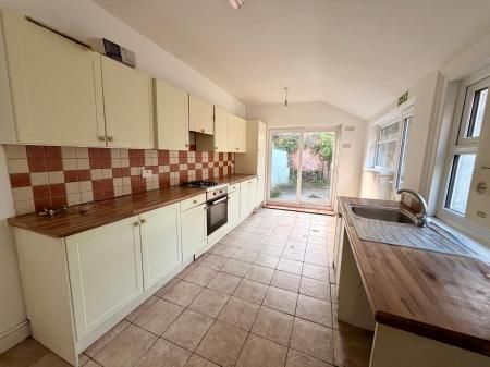 3 bedroom Terraced House To Let - Photo 4