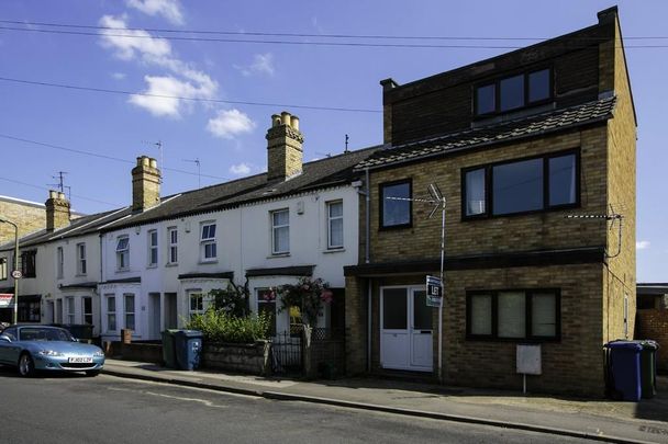 2 bedroom maisonette to rent - Photo 1