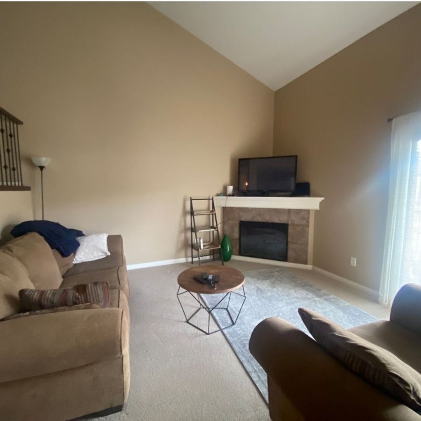 3 bed Townhome in North Glenmore - Photo 1