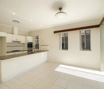 “Comfortable and Peaceful 3 Bedroom Home!” - Photo 3