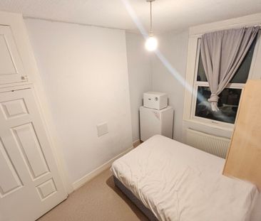 2 Bed Maisonette, Grove Green Road, E11 - Photo 4