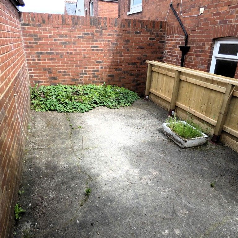 1 bed Apartment - To Let - Photo 1