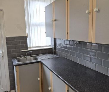 3 bedroom semi-detached house to rent - Photo 6