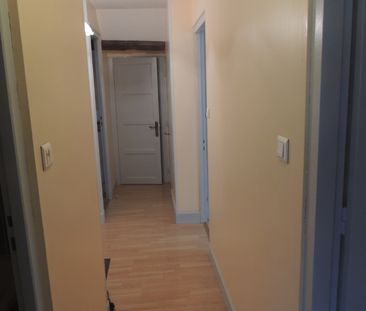 Location d'un appartement F3 (44 m²) à CHATEAUDUN - Photo 2