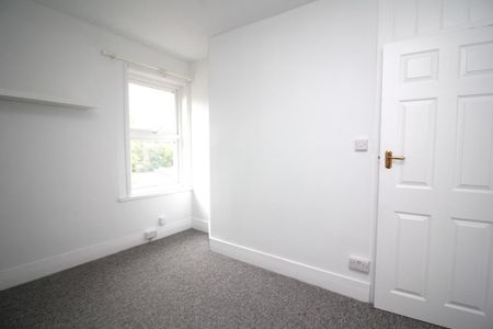 2 bedroom semi-detached house to rent - Photo 3