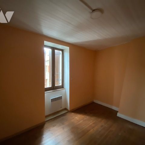 Maison de village à louer avec cour dans le centre du village de Champagne ! - Photo 1