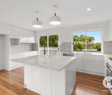 Dual Living Delight: Modern Family Home with Versatile Spaces in Ca... - Photo 5