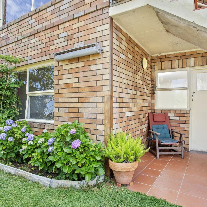 Spacious One-Bedroom Flat (Inspect Now - 0452 461 466) - Photo 1