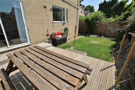 2 bedroom maisonette to rent - Photo 3