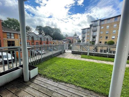 2 bedroom flat to rent - Photo 2