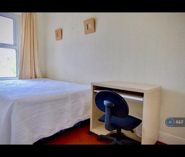 4 bedroom terraced house to rent - Photo 5