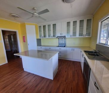 Spacious Family Living - Photo 3