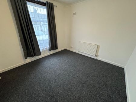 4 Bed Semi-Detached House, Chester Road, IG3 - Photo 4