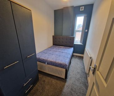 Manchester Road East - Photo 2