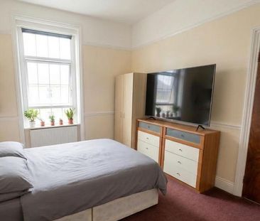 4 bedroom flat share to rent - Photo 3