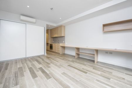Luxury Studio Apartment - Photo 3