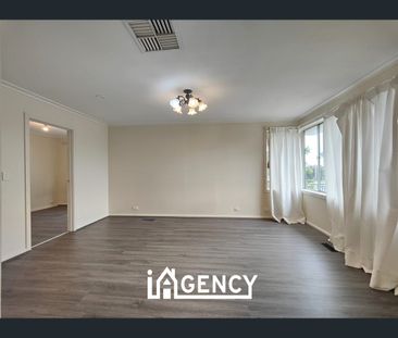6 Muirkirk Close, Endeavour Hills, Vic 3802 - Photo 5