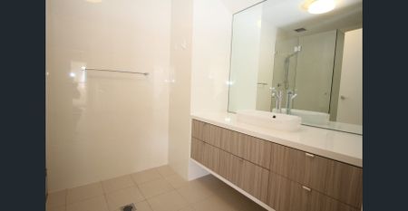Timber Floors & Water Views - Photo 4