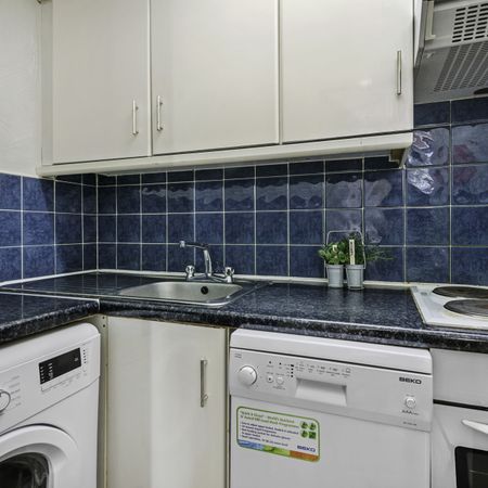 Flat 6, 223 HYDE PARK ROAD Leeds - LS6 1AH - Photo 3