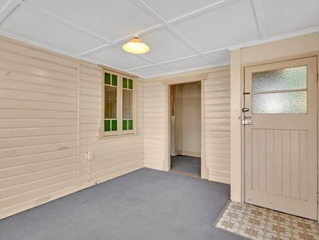 CHARMING SPACIOUS HOME CLOSE TO TOWN - Photo 4