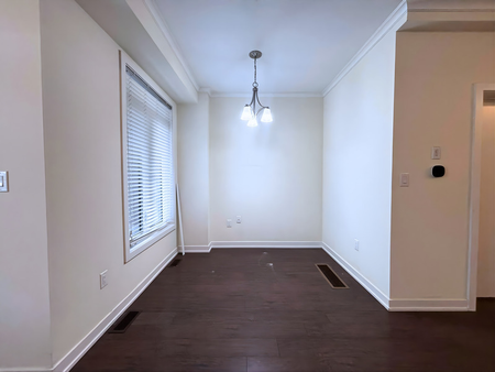 $2,499 / 2 br / 2.5 ba / 100- 590 North Service rd - Photo 2