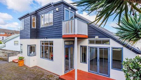 Spacious Family Living Near Beaches, Parks & T... - Photo 2