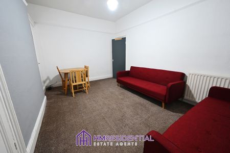 3 bedroom Flat for rent on Dilston Road, Arthurs Hill, Newcaslte Upon Tyne, NE4 5AB Available from 20/12/2025 - Photo 2