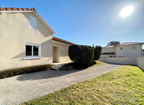Location Maison 4 pièces 101m² ST GENIS LAVAL 69230 - Photo 1