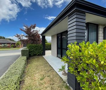 16 Edgeview Crescent - Photo 2