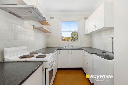 Convenient Living in a Quiet Cul-de-Sac Location - Photo 5