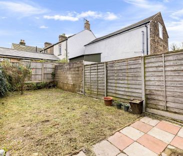 3 bedroom terraced house to rent - Photo 3