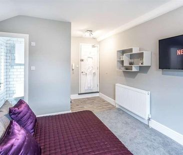 Flat E, St. Michaels Road, Aldershot, Hampshire, GU12 - Photo 1