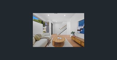 Near new and spacious home in quiet location - Photo 2