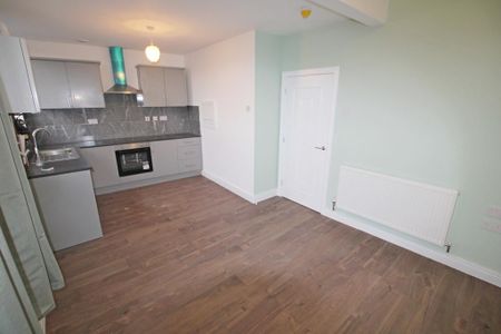 2 bedroom flat to rent - Photo 4