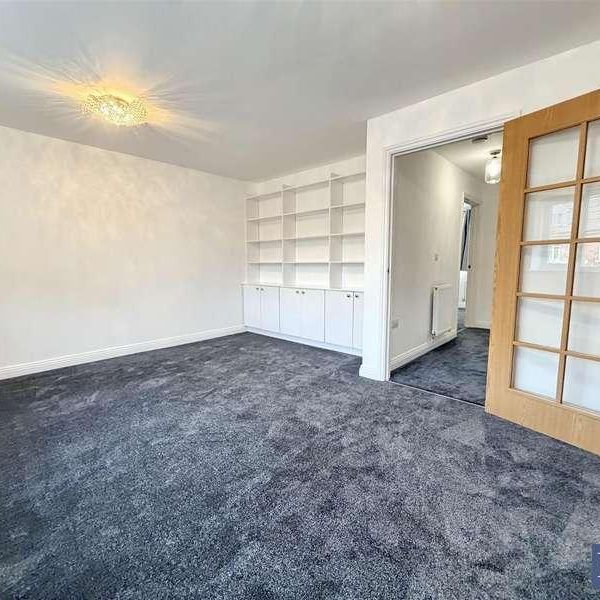 Martin Cooper Close, Caversham, Reading, RG4 - Photo 1