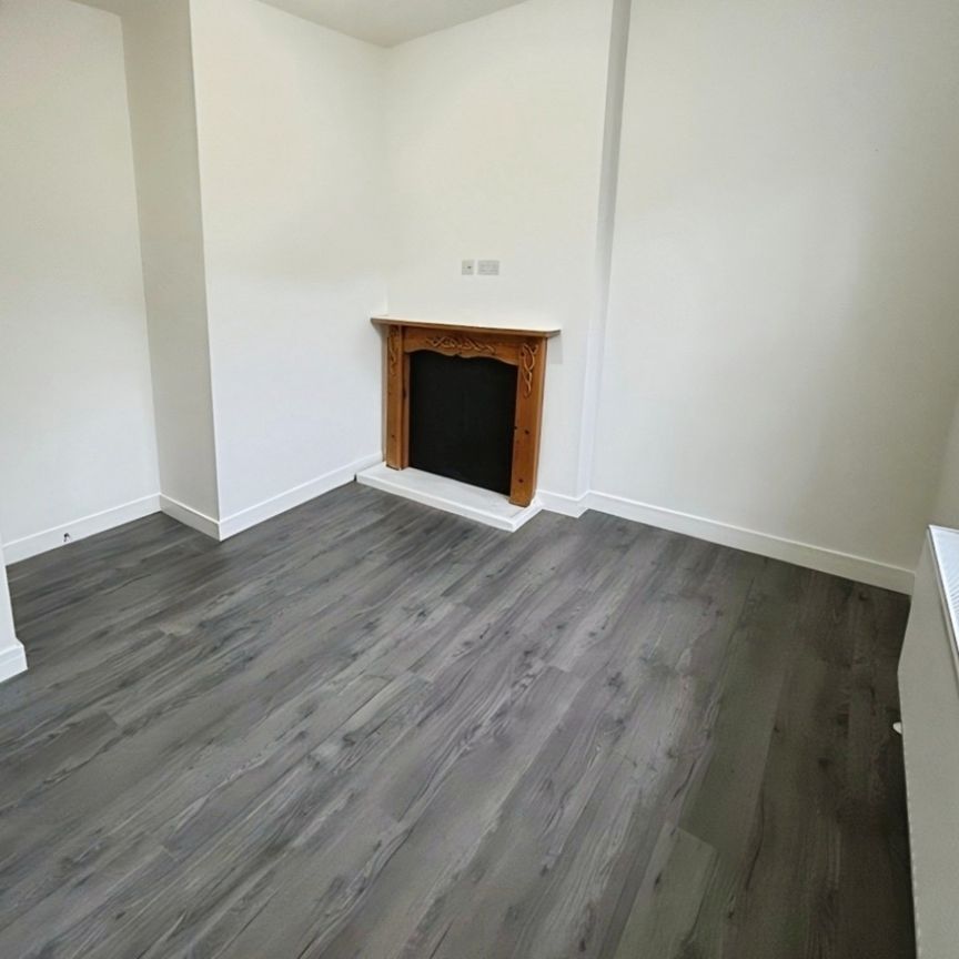 2 bedroom Flat To Let - Photo 1