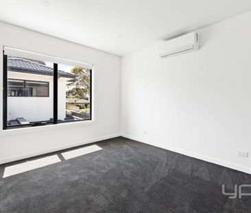 Clean, Convenient Townhouse! - Photo 3