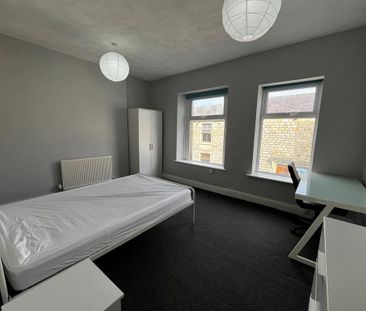 3 bedroom private hall to rent - Photo 3