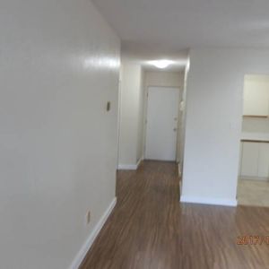 FERNWOOD – 2 bdm, 3rd floor, 808 sf renovated - Photo 3