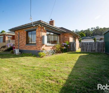 Two-bedroom home in sought after area - Photo 2