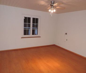 Spacious 3.5-room apartment with sunny balcony in Schnotwill - Photo 3