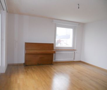 sonnige 4.5 Zi-Wohnung mit Blick auf Thusis - Photo 1
