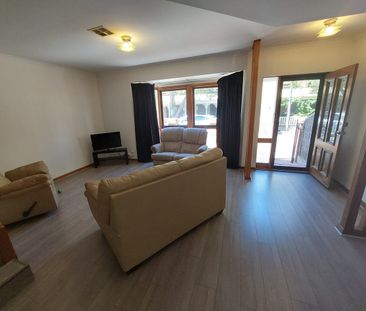 Cozy 3-Bedroom Townhouse in Adelaide - Your Home Sweet Home! - Photo 2