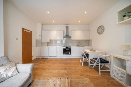 1 bedroom flat to rent - Photo 2