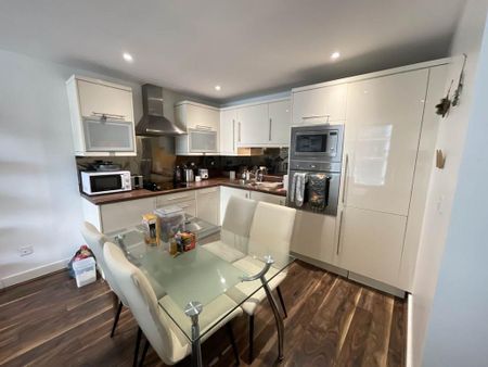 2 bedroom flat to rent - Photo 4