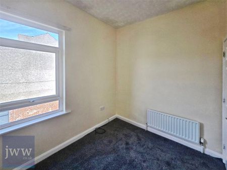 2 bedroom end of terrace house to rent - Photo 2